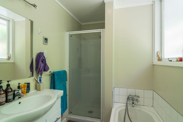 Photo of property in 82 Newlands Road, Newlands, Wellington, 6037