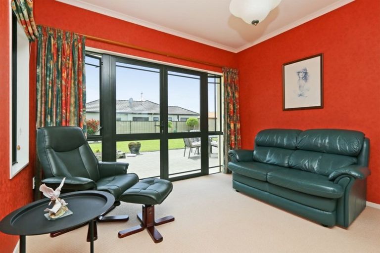 Photo of property in 8 Addington Place, Taradale, Napier, 4112