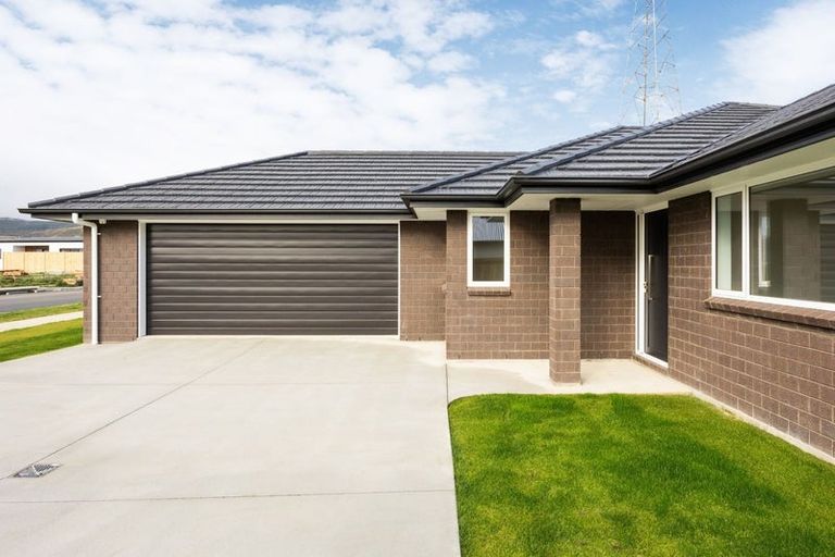Photo of property in 53 Atlantic Drive, Fitzherbert, Palmerston North, 4410