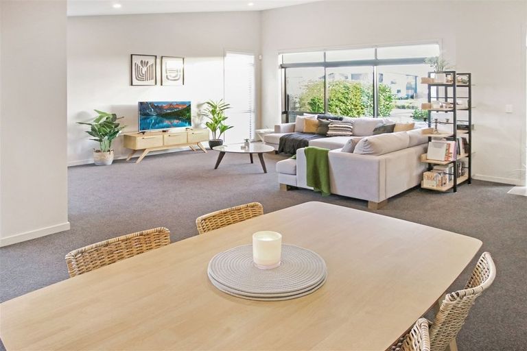 Photo of property in 17 Liberation Road, Papakura, 2110