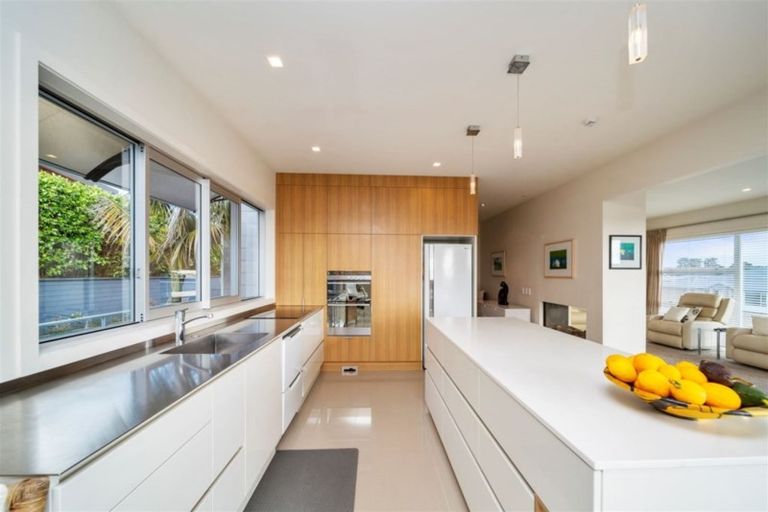 Photo of property in 16 Links Drive, Waiwhakaiho, New Plymouth, 4312