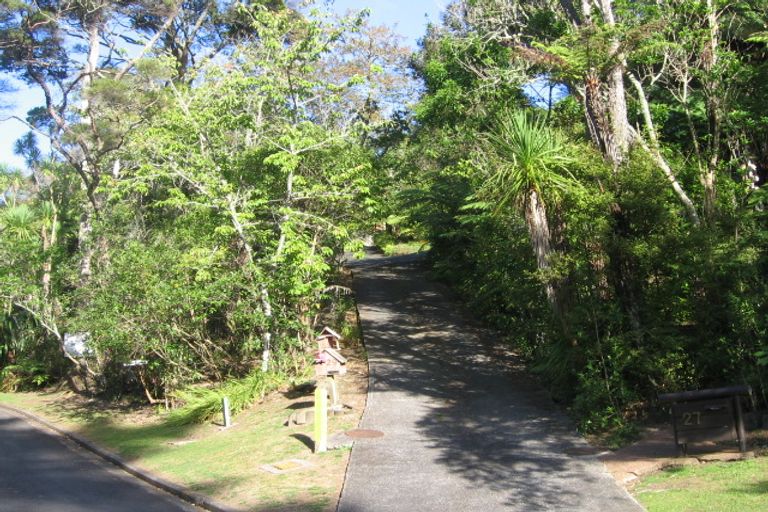 Photo of property in 2/251 Glenfield Road, Hillcrest, Auckland, 0627