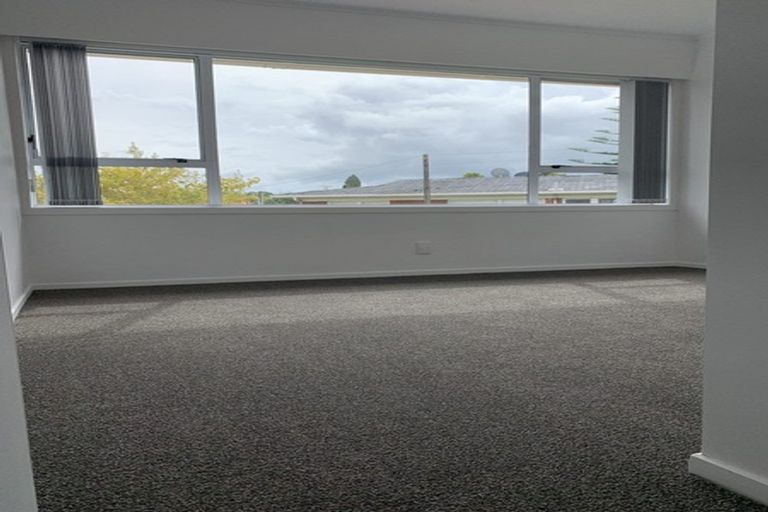 Photo of property in 15 Liston Crescent, Cockle Bay, Auckland, 2014