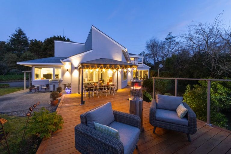 Photo of property in 6 Polson Hill Drive, Aokautere, Palmerston North, 4471