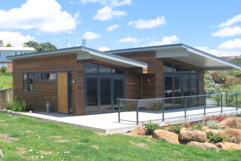 Photo of property in 6 Leslie Road, Cable Bay, 0420