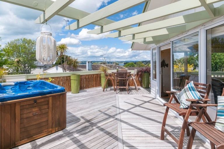 Photo of property in 80 Marine Parade, Mellons Bay, Auckland, 2014