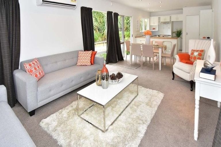 Photo of property in 1/546 Glenfield Road, Glenfield, Auckland, 0629