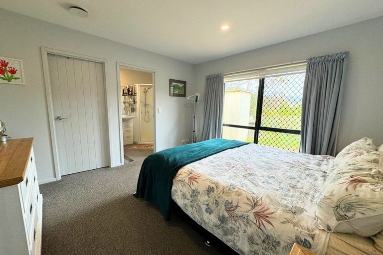 Photo of property in 68 South Kensington Way, Henderson, Auckland, 0612