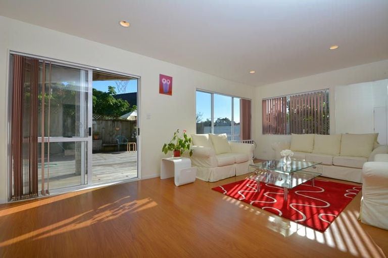 Photo of property in 2/559 East Coast Road, Browns Bay, Auckland, 0630