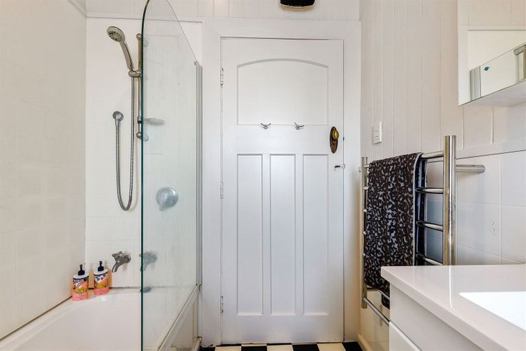 Photo of property in 1/28 Corson Avenue, Beckenham, Christchurch, 8023