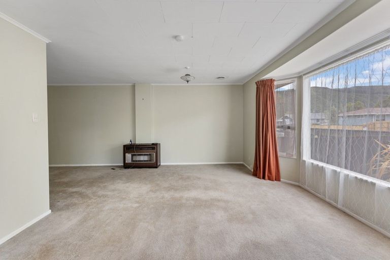 Photo of property in 2/52 Gemstone Drive, Birchville, Upper Hutt, 5018