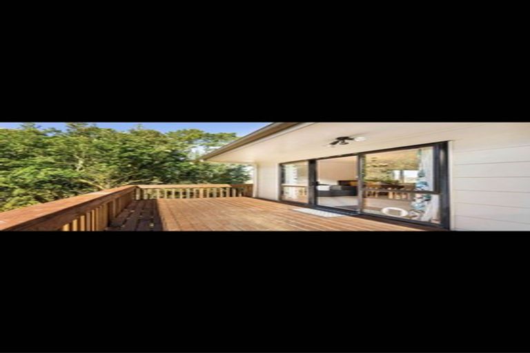 Photo of property in 3 Fernhaven Place, Massey, Auckland, 0614