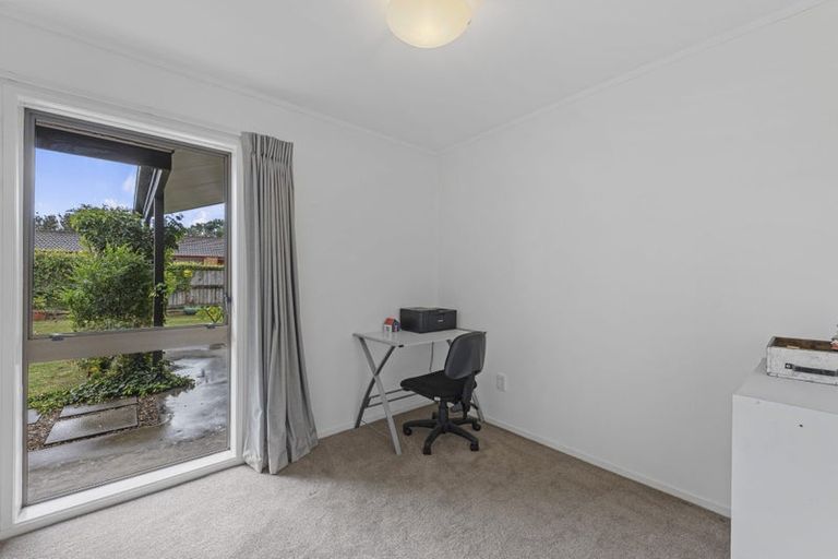 Photo of property in 6 Baronie Court, Half Moon Bay, Auckland, 2012