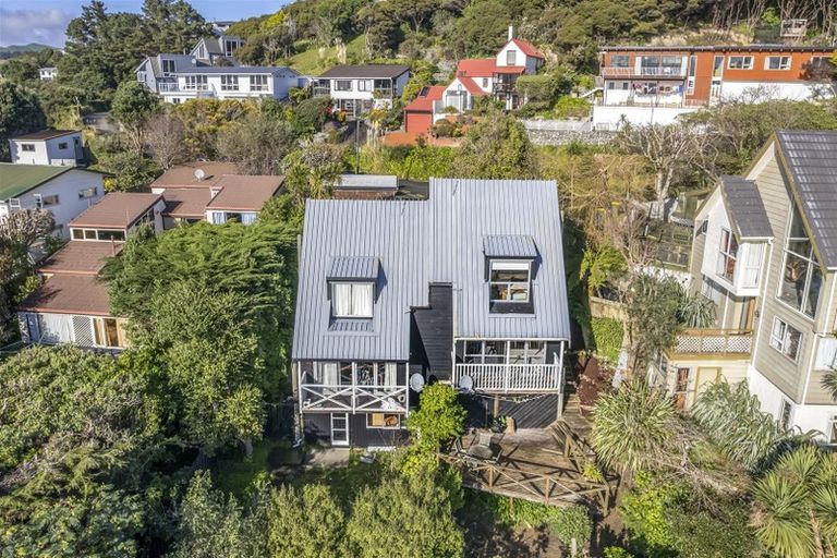 Photo of property in 1/12 Kenef Road, Paremata, Porirua, 5024