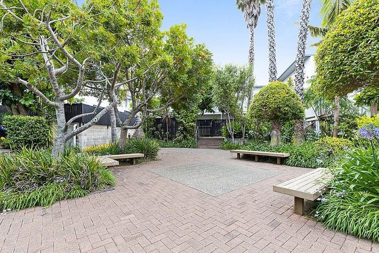 Photo of property in 8/72 Kitchener Road, Milford, Auckland, 0620