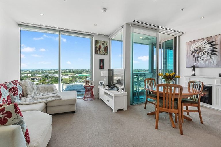Photo of property in Sentinel Apartments, 905/3 Northcroft Street, Takapuna, Auckland, 0622
