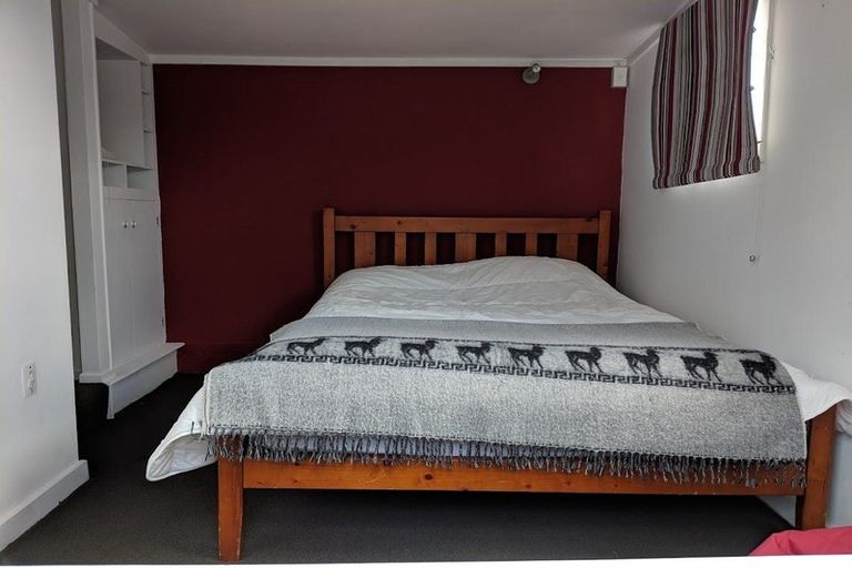 Photo of property in 2 Torless Terrace, Thorndon, Wellington, 6011