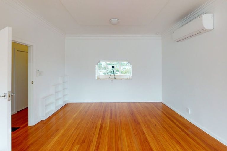 Photo of property in 18 Cavendish Square, Strathmore Park, Wellington, 6022