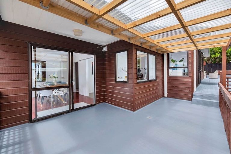 Photo of property in 2/22 Bronzewing Terrace, Unsworth Heights, Auckland, 0632