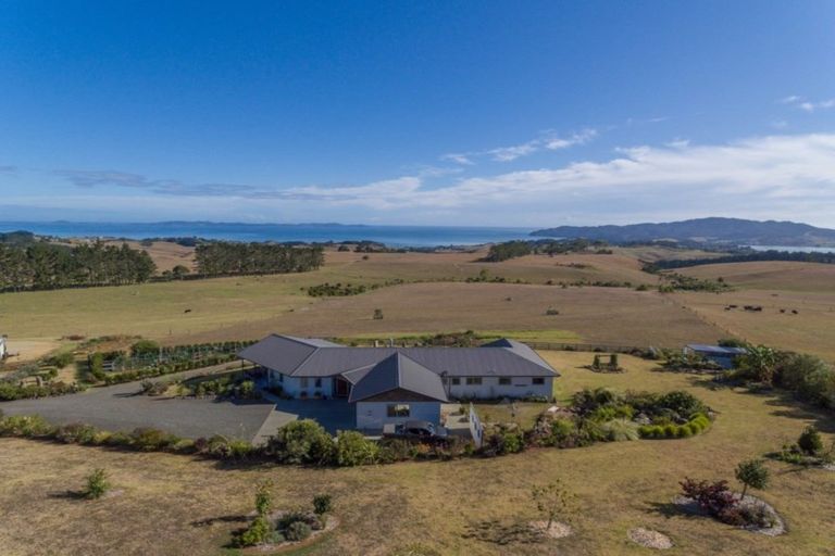 Photo of property in 601 Cable Bay Block Road, Cable Bay, 0420