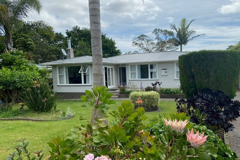 Photo of property in 50 Sylvan Crescent, Te Atatu South, Auckland, 0610