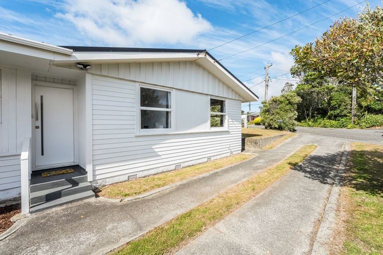 Photo of property in 18 Beazley Avenue, Paparangi, Wellington, 6037