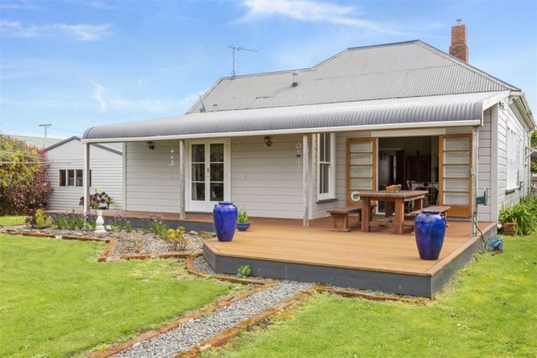 Photo of property in 10 Regent Street, Hawera, 4610