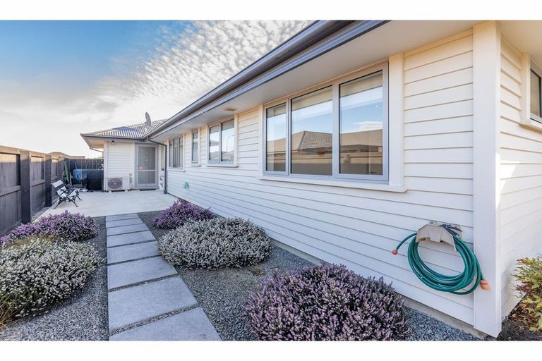 Photo of property in 36 Sequoia Way, Rangiora, 7400