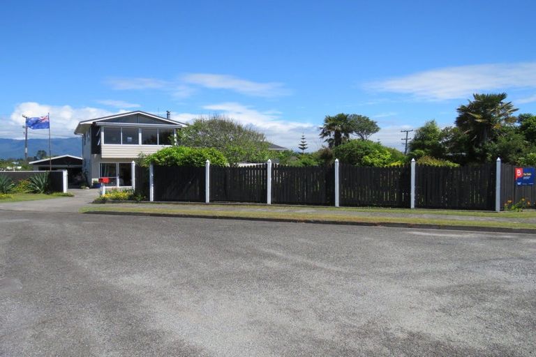 Photo of property in 17 Ngahue Crescent, Carters Beach, Westport, 7825
