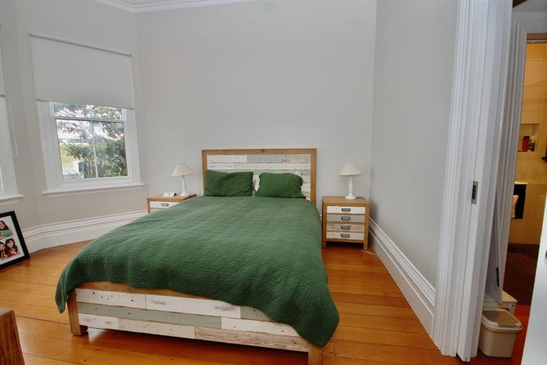 Photo of property in 1/20 Sulphur Beach Road, Northcote Point, Auckland, 0627