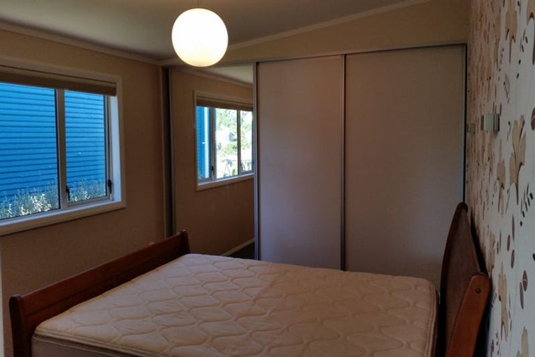 Photo of property in 17 Milne Terrace, Island Bay, Wellington, 6023
