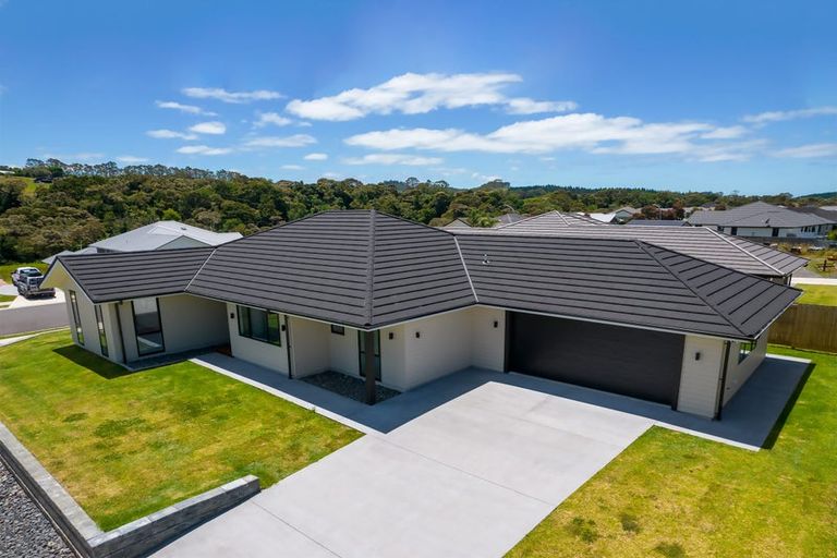 Photo of property in 35 Admiralty Drive, Haruru, 0204