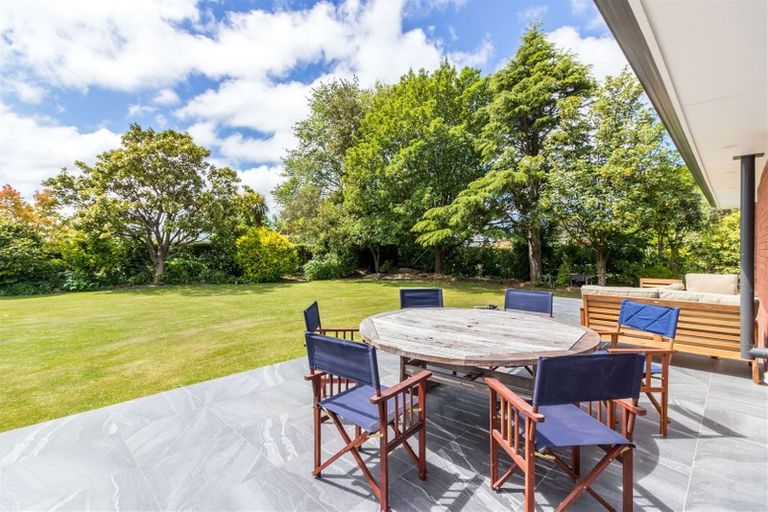 Photo of property in 633 Harewood Road, Harewood, Christchurch, 8051