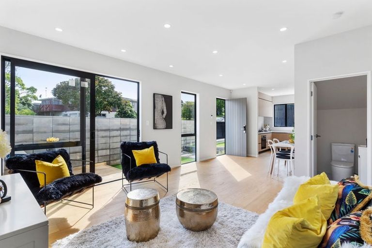 Photo of property in 44b Blakeborough Drive, Forrest Hill, Auckland, 0620