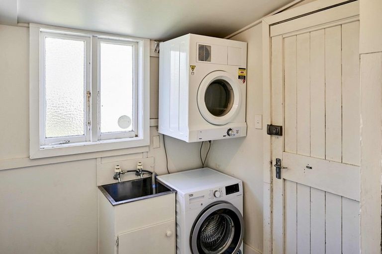 Photo of property in 4 Prince Street, Mount Victoria, Wellington, 6011