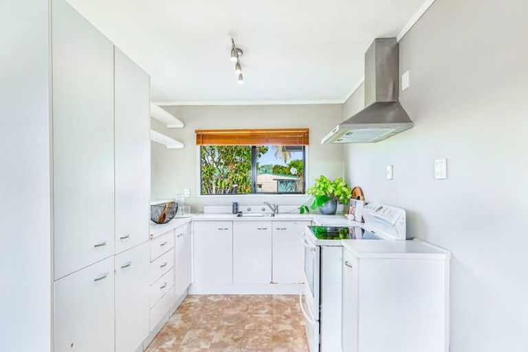 Photo of property in 2/91a Beach Road, Te Atatu Peninsula, Auckland, 0610