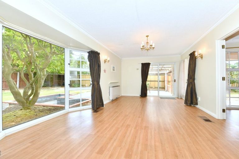 Photo of property in 11 Guinness Crescent, Ilam, Christchurch, 8041