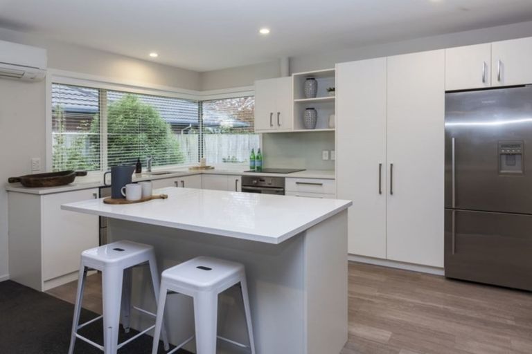 Photo of property in 19 Thornwood Place, Redwood, Christchurch, 8051