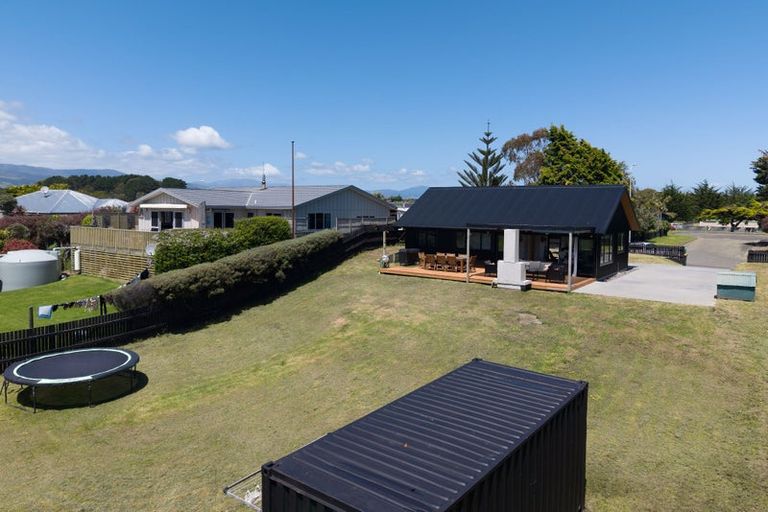 Photo of property in 7 Sand Dune Grove, Waikawa Beach, Manakau, 5573