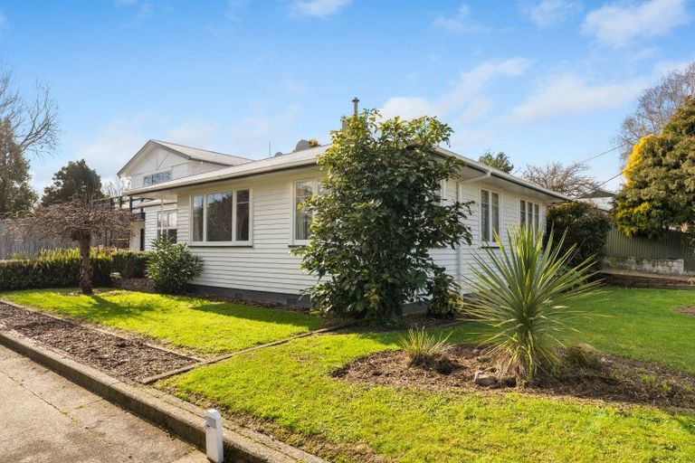 Photo of property in 2 Stoke Place, Awapuni, Palmerston North, 4412
