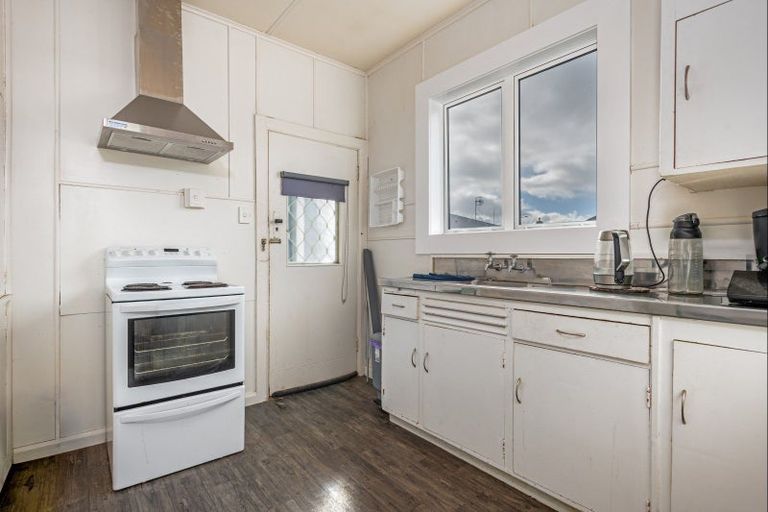 Photo of property in 33 Rewa Street, Takaro, Palmerston North, 4412
