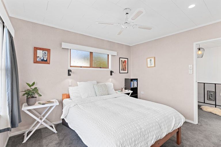 Photo of property in 18 Harbour View Road, Leigh, 0985