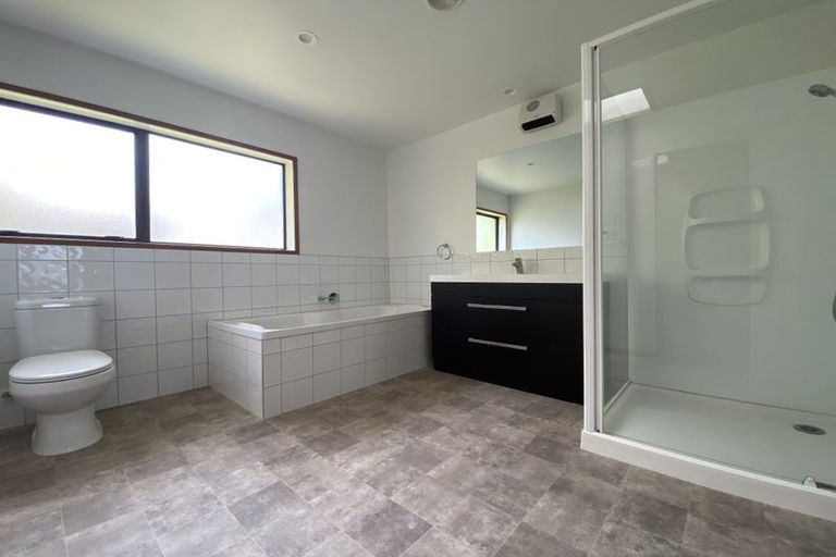 Photo of property in 4200 Great North Road, Glendene, Auckland, 0602