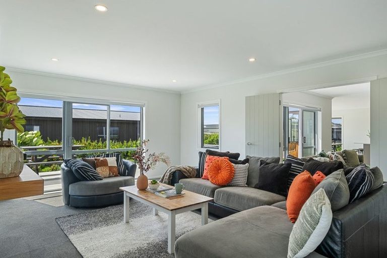 Photo of property in 55 Seagrass Place, Otaki Beach, Otaki, 5512