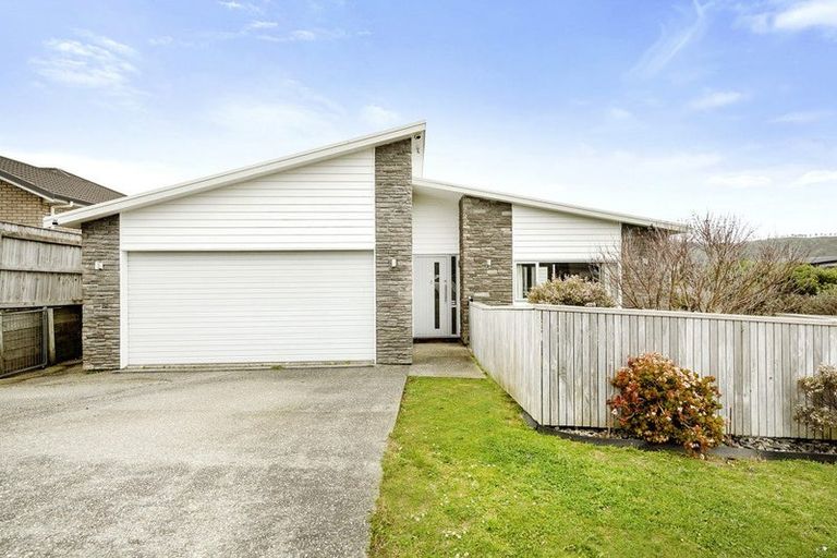 Photo of property in 15 Paparoa Crescent, Aotea, Porirua, 5024