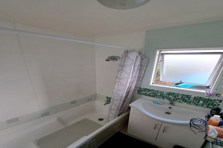Photo of property in 1/20 Starforth Place, Henderson, Auckland, 0612