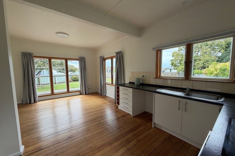 Photo of property in 805 Grove Road, Mayfair, Hastings, 4122