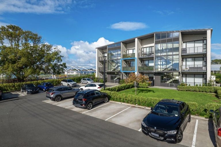 Photo of property in 109/165 Lake Road, Northcote, Auckland, 0627