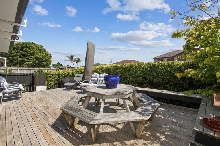Photo of property in 25 Crispe Road, Clarks Beach, 2122