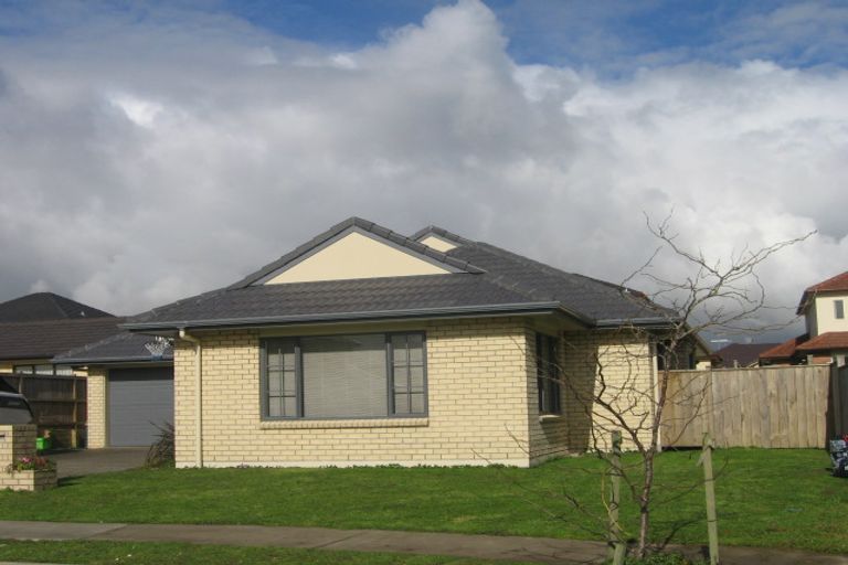 Photo of property in 11 Glanmire Place, Flat Bush, Auckland, 2016